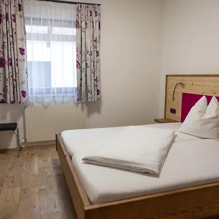 Helmuth Oberreiter 3* フラッハウ