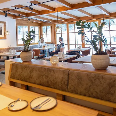 Helmuth Oberreiter 3* フラッハウ